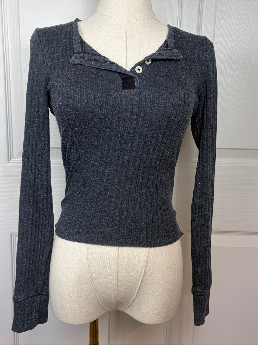 American Eagle Ribbed Long-Sleeve Henley Top - Charcoal